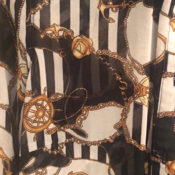 Button down - Picture 2 of 3